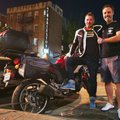 Belaukdamas motociklo Karolis Mieliauskas Los Andžele laiką leidžia su lietuviais