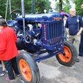 Senovinių automobilių parodoje akį traukė net traktoriai