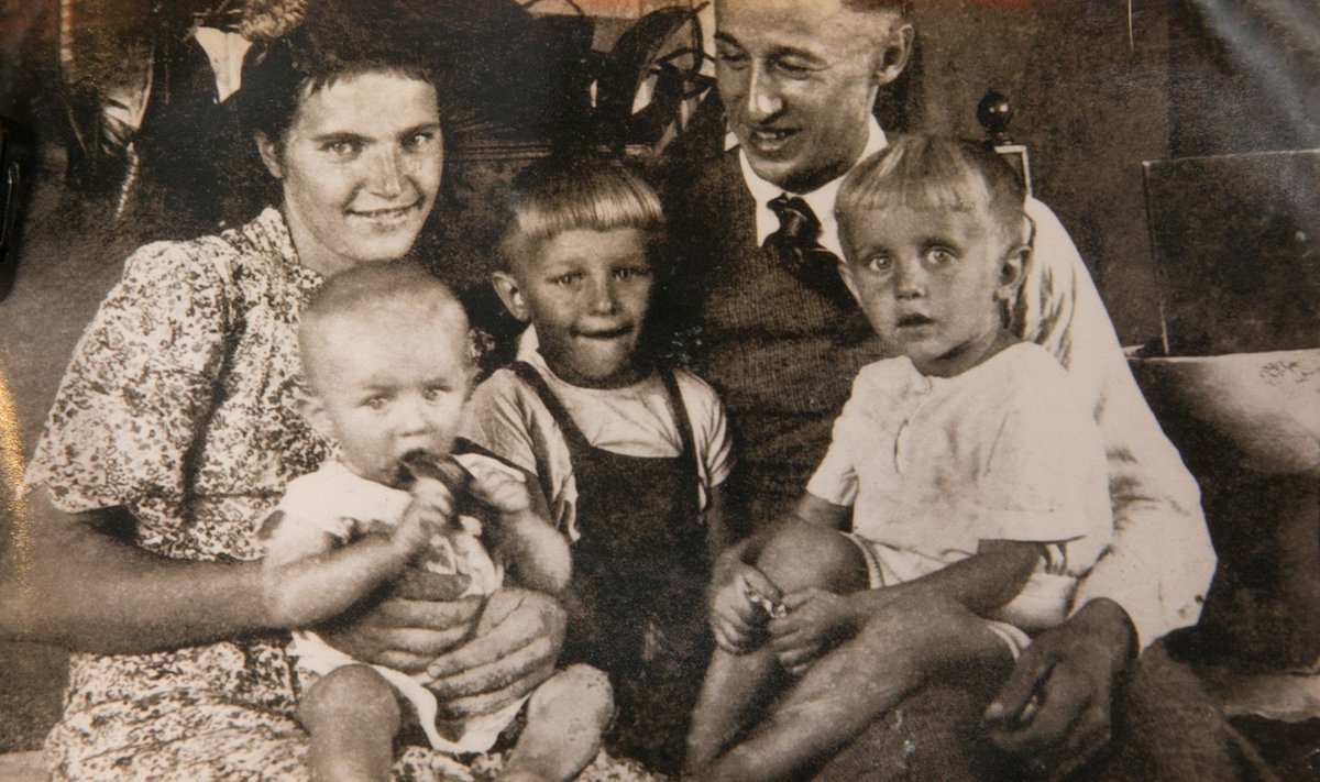 Jonas ir Aleksandra Lebrikai per 1947 m. Velykas