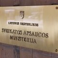 Sveikatos apsaugos ministro patarėjas A. Mažrimas įteikė prašymą atleisti