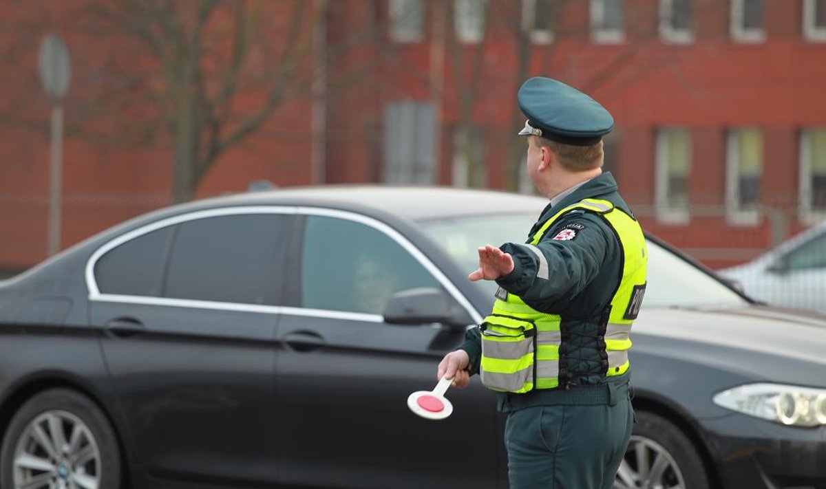 Vilniaus gatvėse eismą reguliuoja pareigūnai