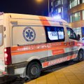 Biržų rajone vyras kirviu apgadino medikų automobilį