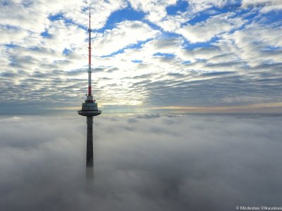 Vilniaus televizijos bokštas virš debesų