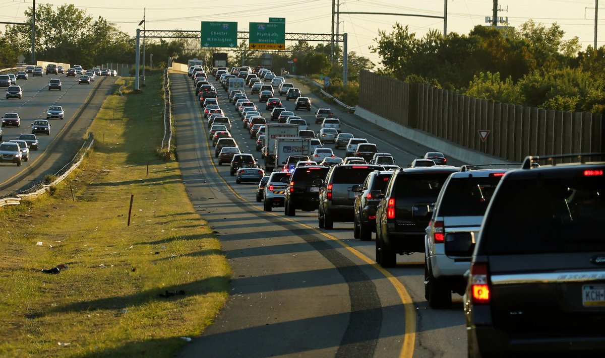 Netrukus JAV greitkeliuose gali imti sparčiai mažėti vairuotojų