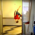 Žmogaus-voro kostiumą vilkintis T. Hollandas savo žymųjį salto pademonstravo ir ligoninėje