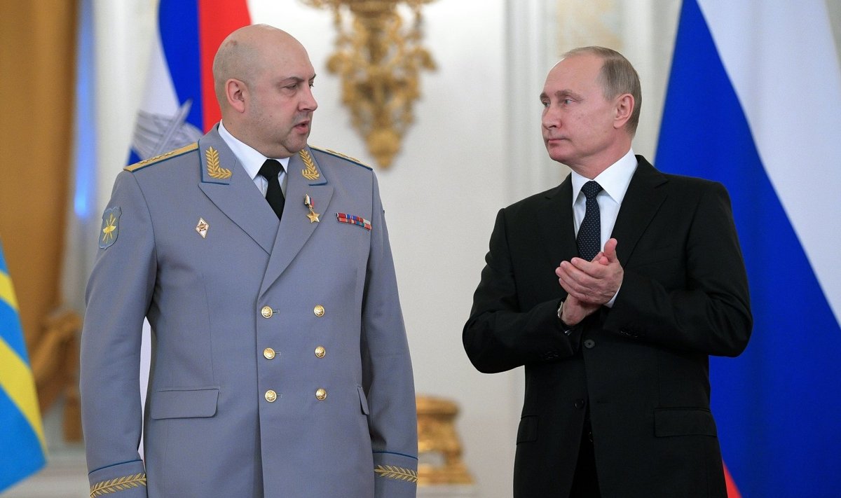 Sergejus Surovikinas ir Vladimiras Putinas