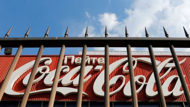 Ar tikrai „Coca-Cola“ įsipainiojo į vaikų iš Ukrainos pirkimą?