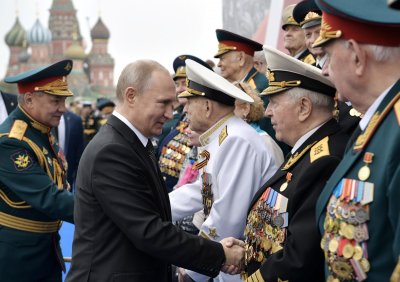 Vladimiras Putinas pergalės dienos minėjime