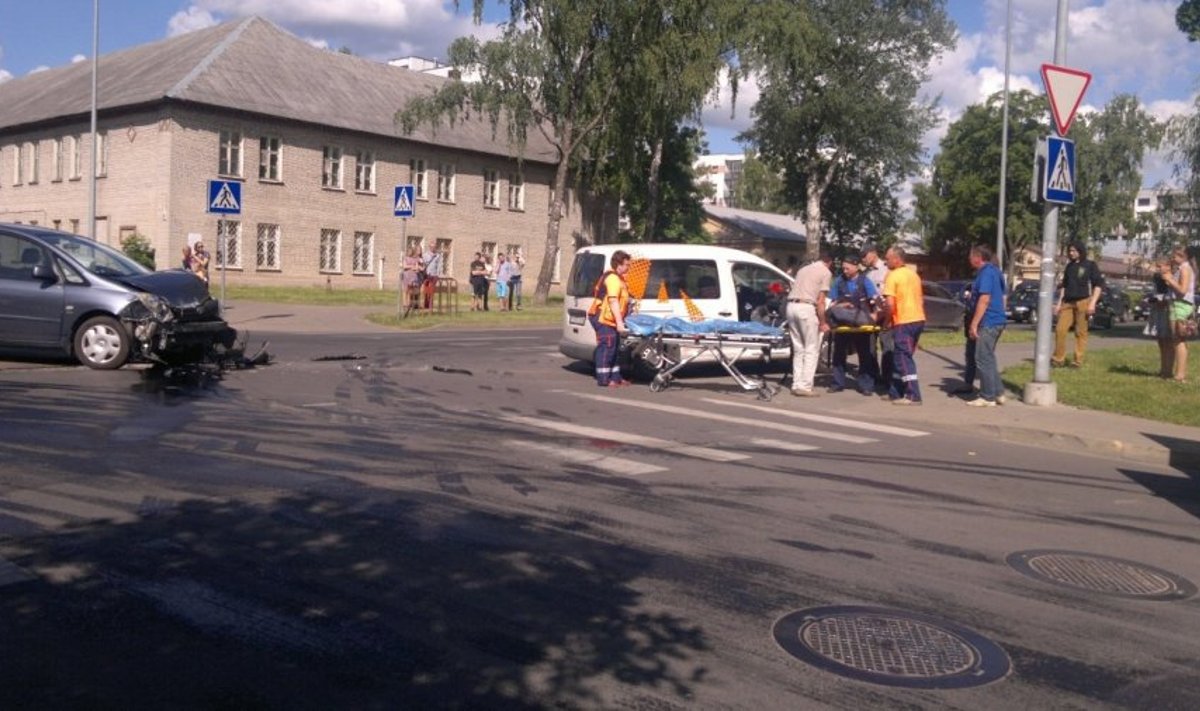 Vilniuje per avariją sužalotas žmogus