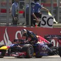 S. Vettelį sustabdė pavarų dėžės gedimas