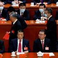 Buvęs Kinijos vadovas prieš pat balsavimą dėl Komunistų partijos lyderio posto paliko salę: valstybinė žiniasklaida pateikė paaiškinimą