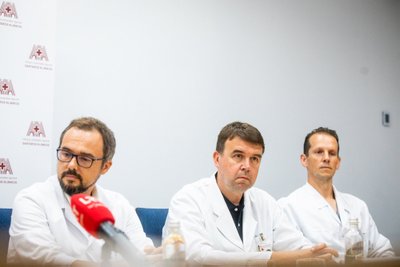 Spaudos konferencijos apie robotinę chirurgiją akimirka