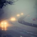 Kelininkai įspėja: dalyje Lietuvos eismo sąlygas sunkina rūkas