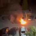 В Каунасе ночью загорелся автомобиль курьера Bolt Food