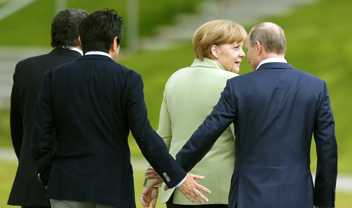 Shinzo Abe, Vladimiras Putinas, Angela Merkel