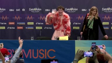 „Eurovizijos“ laimėtoju tapęs šveicaras Nemo: tai yra vienas beprotiškiausių dalykų, kuris man nutiko