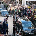 Prasidėjo karalienės Elžbietos II karsto procesija į Edinburgo katedrą: dalyvauja ir naujasis Jungtinės Karalystės karalius