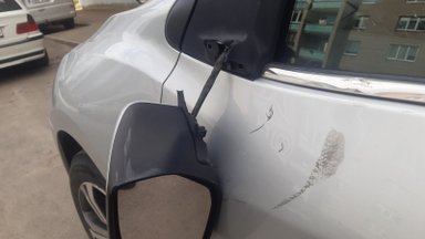 Nuo meilės iki neapykantos: automobilius niokoja ir iš keršto, ir iš pavydo