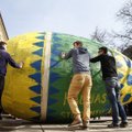 Giant 220kg Easter egg rolled through Laisvės alėja in Kaunas