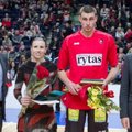 Apdovanoti geriausi 2011 metų Lietuvos krepšininkų rinkimų laureatai J.Valančiūnas bei R.Valentienė