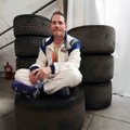 J.Villeneuve'as: kai būna sunku, S.Vettelis nusimena, pyksta, rėkauja, rodo vidurinį pirštą - elgiasi kaip mažas vaikas