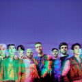 „Coldplay“ pristatė kartu su BTS išleisto kūrinio „My Universe“ vaizdo klipą, kviečia nusikelti į kosmosą