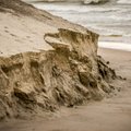 Балтийское море уничтожает пляж в Литве