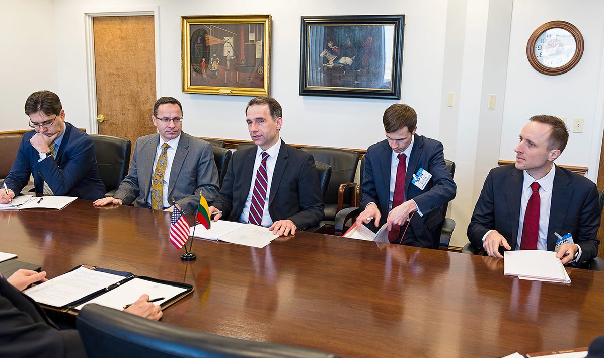Minister of Energy Rokas Masiulis with Lithuanian Delegation. Photo Ludo Segers