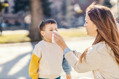 Vienas pagrindinių simptomų – apsunkintas kvėpavimas pro nosį, sloga, o ji prasideda ir esant virusinėms infekcijoms, ir alergijai.