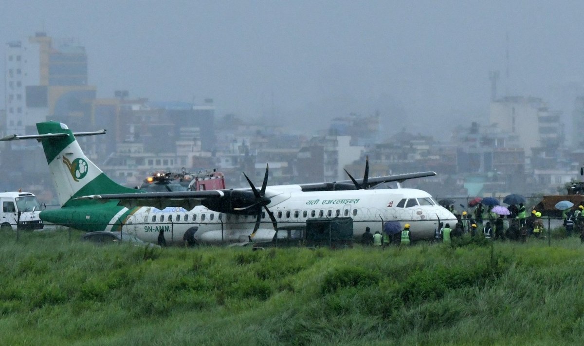 Nepalo oro uostas uždarytas nuo tako nuslydus lėktuvui