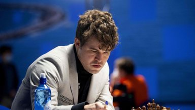 Carlsenas be kovos užleidžia pasaulio šachmatų čempiono sostą