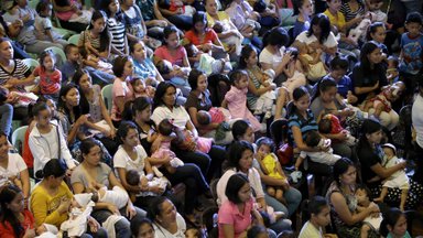 Maniloje vienu metu krūtimi maitino apie 300 motinų