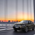 BMW pristatė trečios kartos X6: sukūrė automobilį dalijantį patarimus
