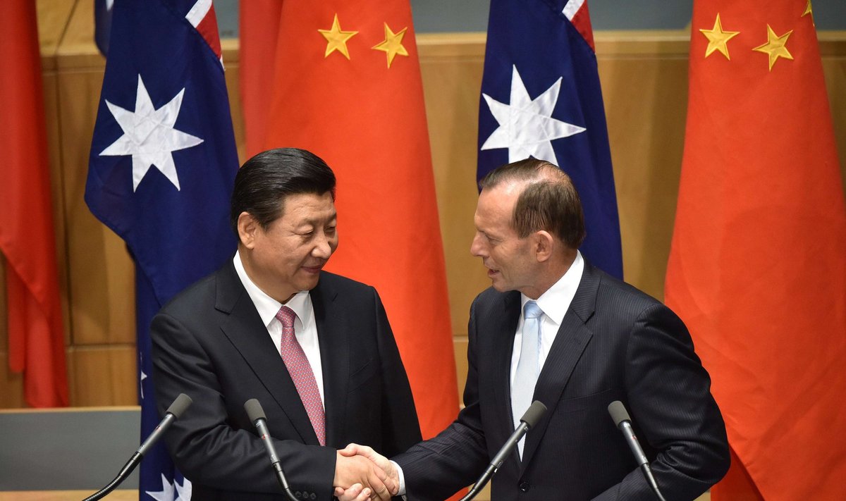 Xi Jinpingas ir Tony'is Abbottas