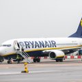 „Ryanair“ lėktuve staigiai nukritus oro slėgiui medikų pagalbos prireikė 33 keleiviams