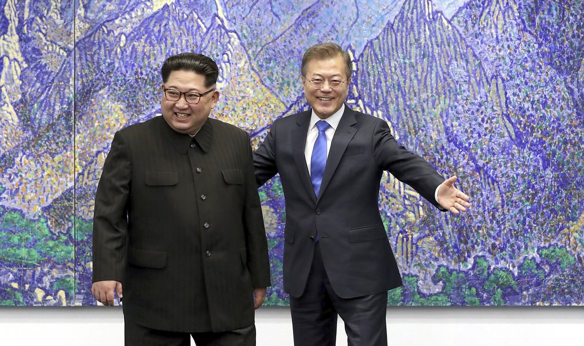Istorinė akimirka: susitiko Šiaurės ir Pietų Korėjos lyderiai