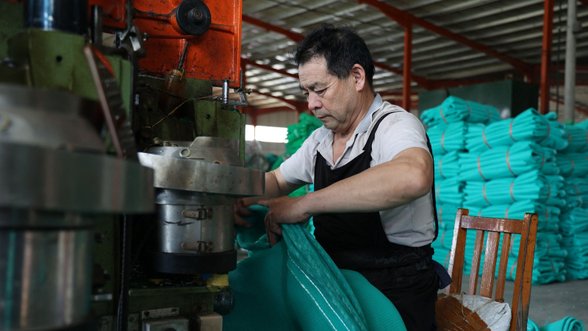 Kinijos eksporto bumas blėsta: pigūs varžovai įgauna pranašumą