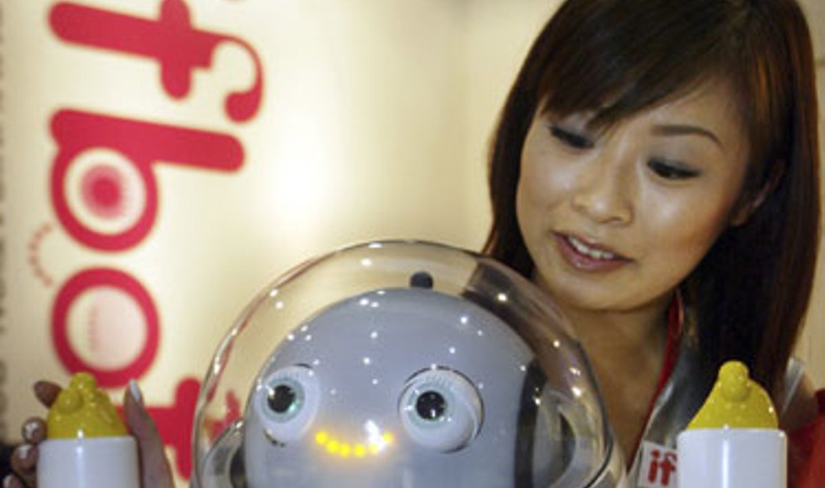 Japonijos verslo dizaino laboratorijos kūrinys - žmogaus kalbą ir balso emocinius tonus suprantantis robotas.