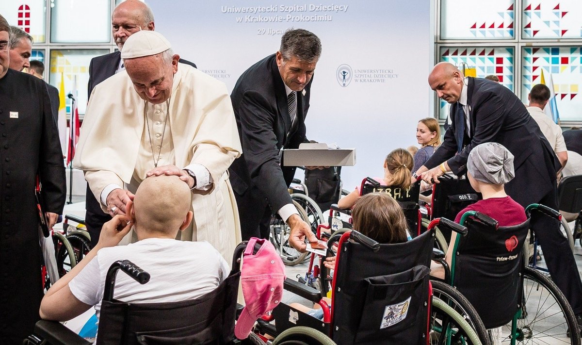 Popiežius Krokuvos ligoninėje aplankė vaikus
