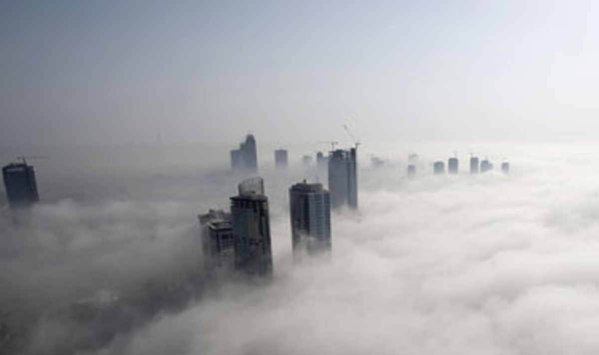 Rytinis rūkas virš Dubajaus miesto.