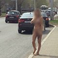 ВИДЕО: в России по городу гуляла полностью нагая девушка