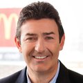 „McDonald's“ generalinis direktorius priverstas trauktis dėl tarnybinio romano
