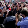 Protestuotojai apmėtė Kanados premjerą žvyru