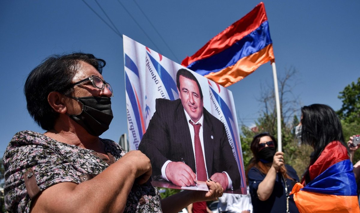 Prie Armėnijos parlamento per opozicijos šalininkų piketą sulaikyta dešimtys žmonių