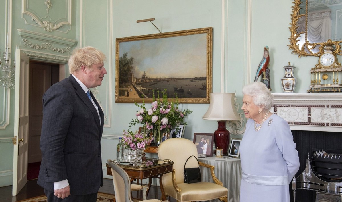 Borisas Johnsonas ir Elizabeth II