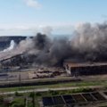 Sprogimai drebina apgultą „Azovstal“ plieno gamyklą Mariupolyje