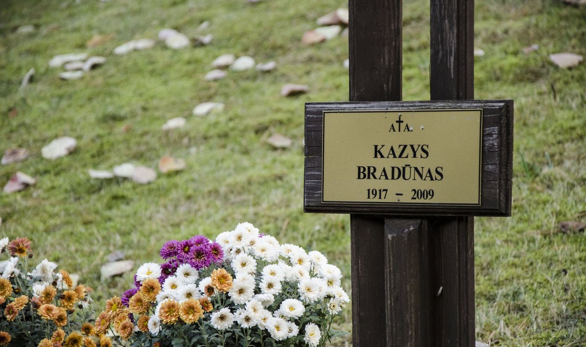Kazio Bradūno kapas