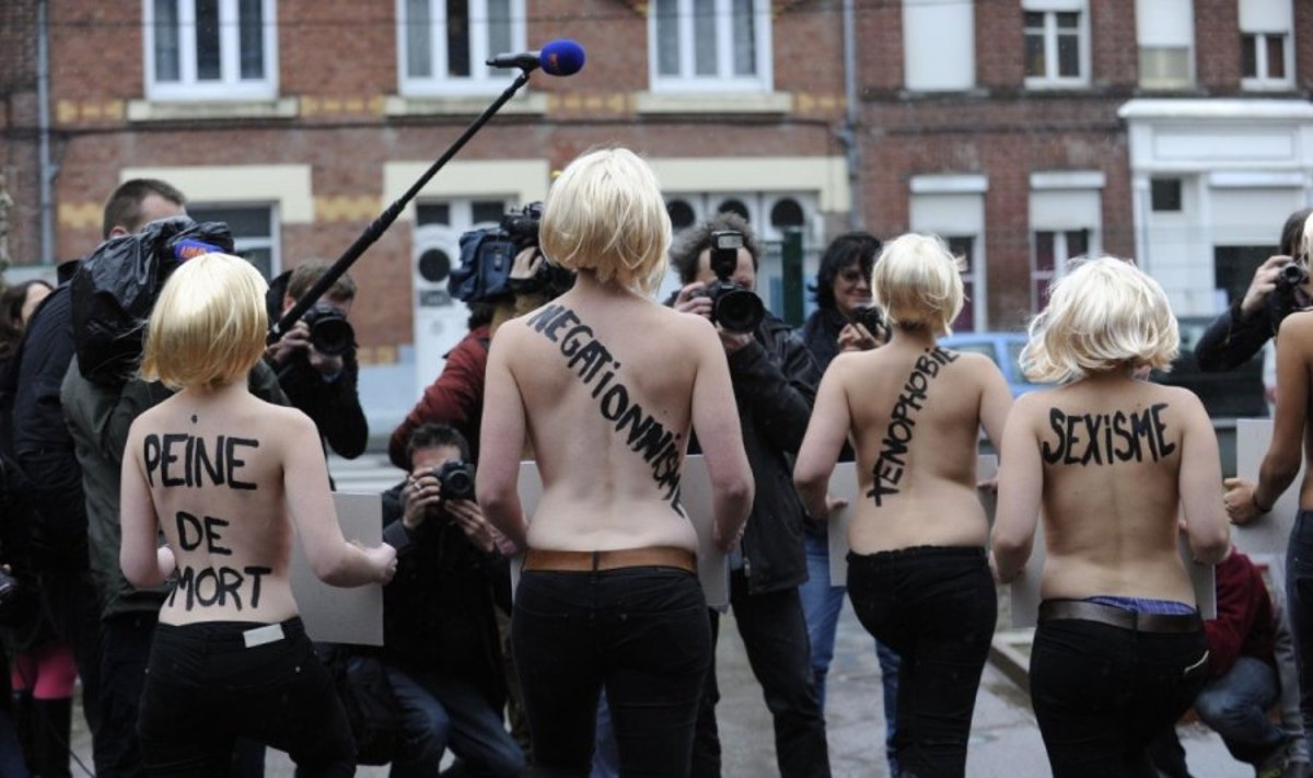 Prostitutės protestuoja prieš prostitucijos kriminalizavimą Paryžiuje