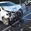 Kraupi automobilių kaktomuša Varėnos r.: medikams nepavyko išgelbėti moters gyvybės