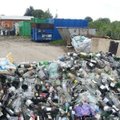 Iš atliekų konteinerių sklinda alkoholio kvapas